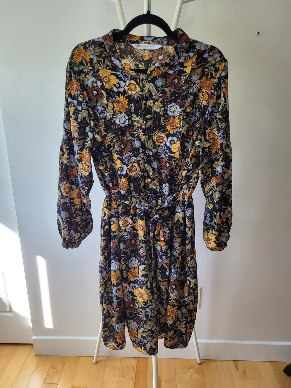 Like New- Véro par Véronique Cloutier Dark Floral Belted Midi Dress - Size 16